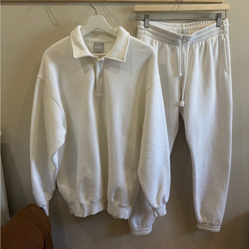 Aritzia TNA White Cozy Sweatshirt and Joggers Set